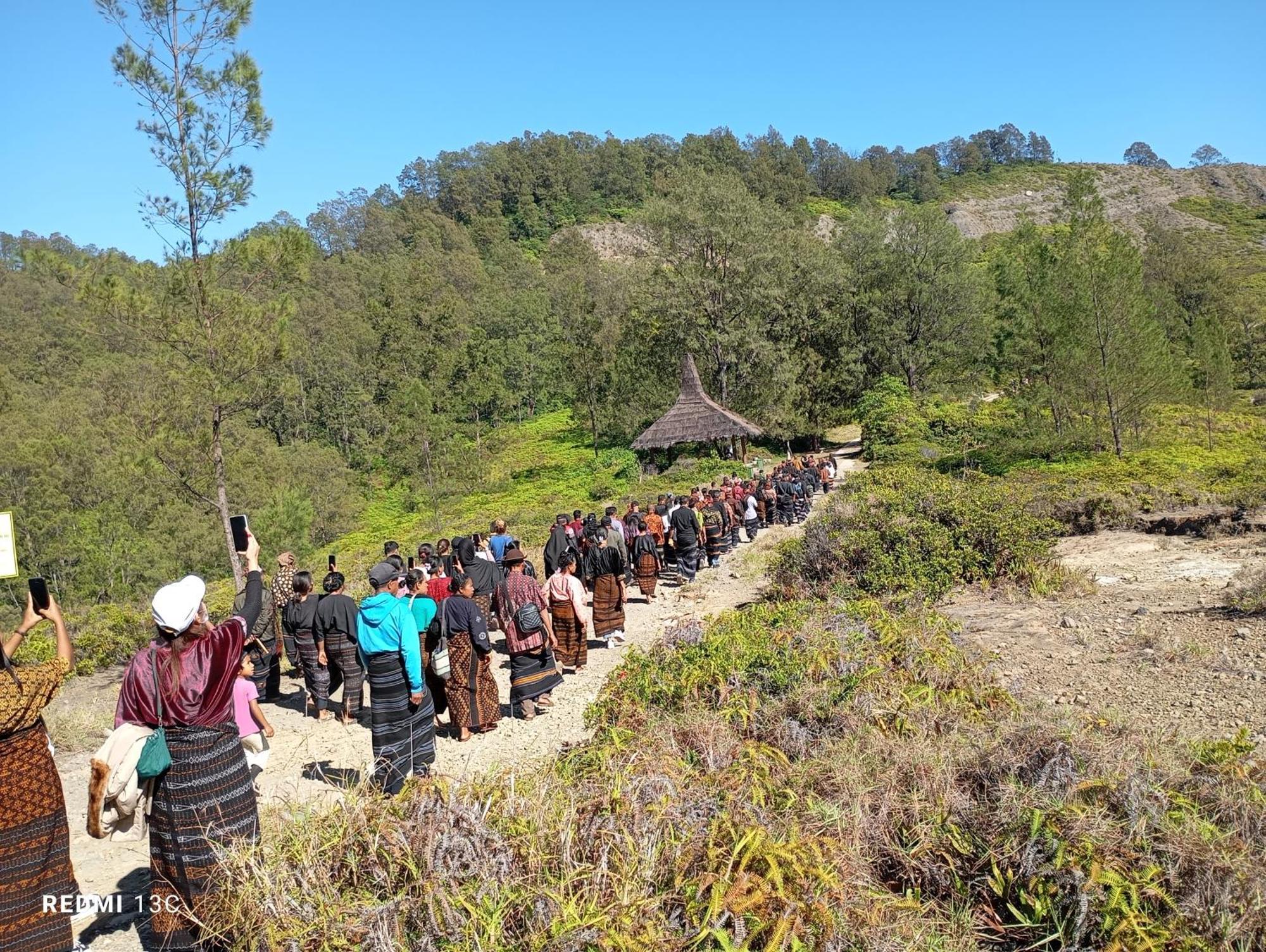 Hidayah Homestay Vulkan Vulkan Kelimutu Exterior foto